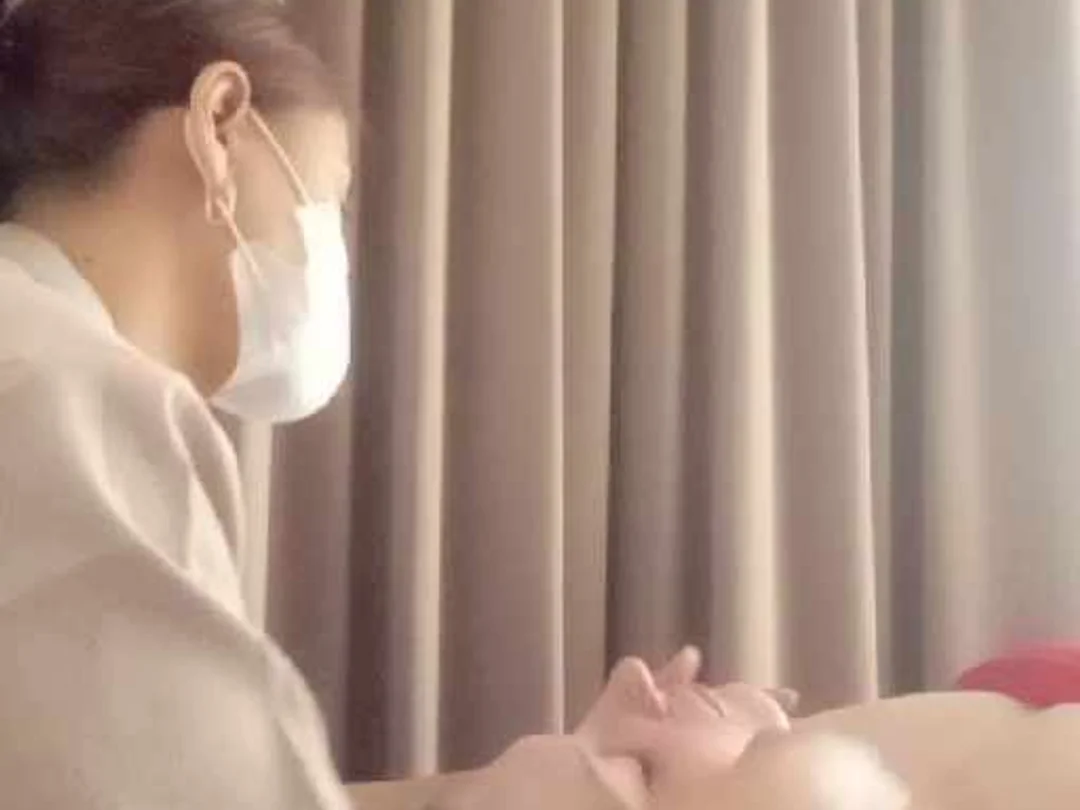 Facial Pembersihan Mendalam 3